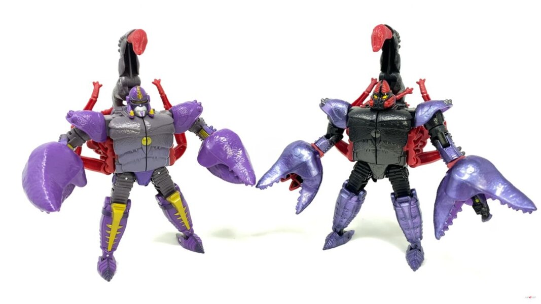 Transformers Legacy Scorponok And Parasite In Hand Image  (24 of 25)